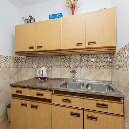 Barby Near The Sandy - By Ta Leut Agency *